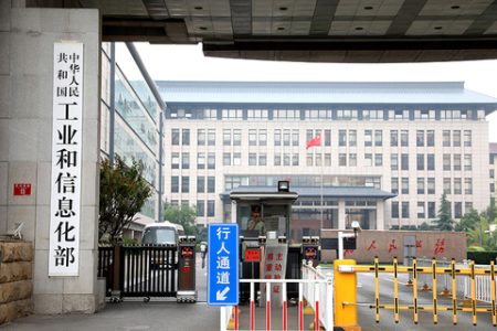 加強民爆電子雷管自動化生產(chǎn)線抗爆間安全措施，提高工業(yè)雷管生產(chǎn)線鋼板防護間防殉爆能力